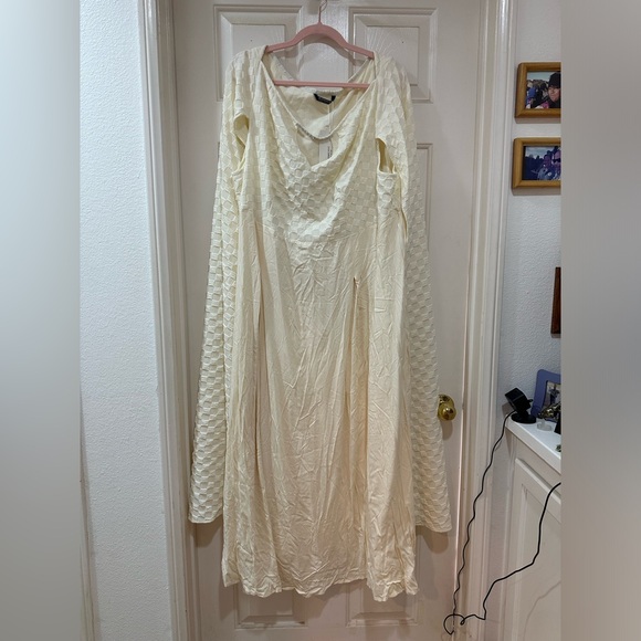 BloomChic Cut Out Cloak Maxi Dress 18/20 - Picture 6 of 8